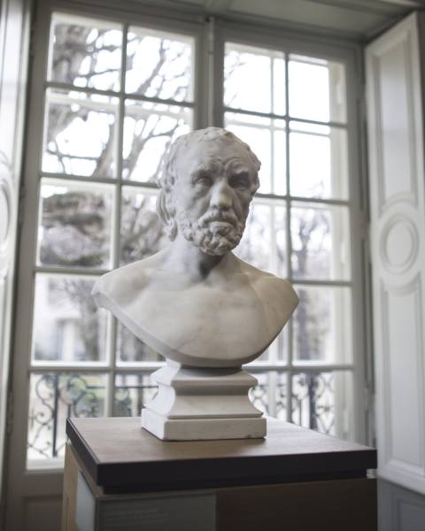 Auguste Rodin, L'Homme au nez cassé, modèle, 1863-65, marbre taillé en 1874-1875Rodin, Hombre con la nariz rota, modelo, 1863-65, mármol esculpido en 1874-1875